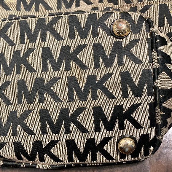 Michael Kors Handbag - Picture 6 of 9